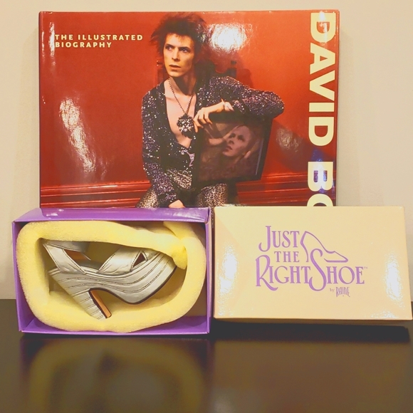 NIB 70s Silver Platform Slingbacks Collectible "Just The Right Shoe" - Picture 5 of 5